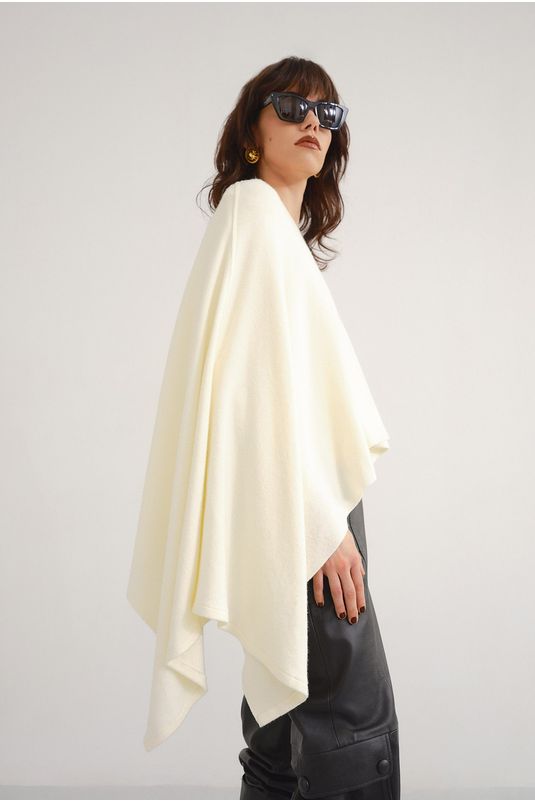 Poncho Graziela Off - iorane Poncho Graziela Off - iorane